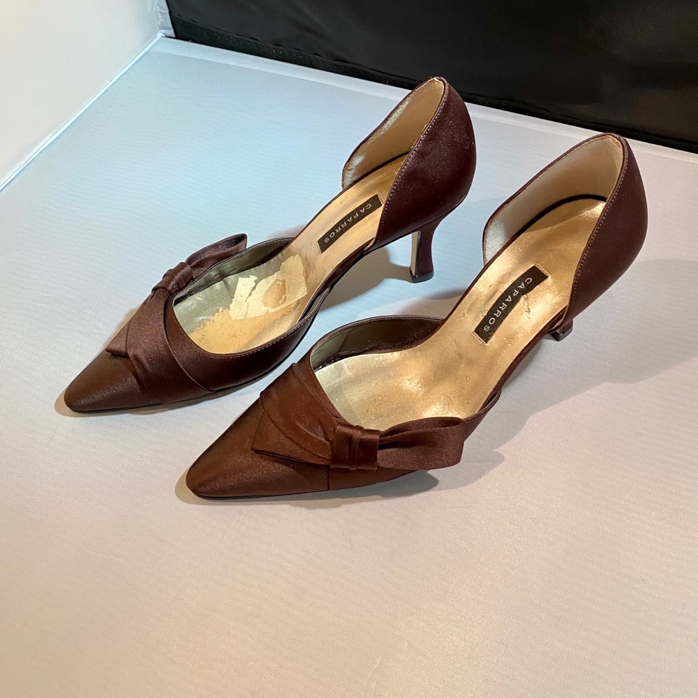 Formal evening pumps